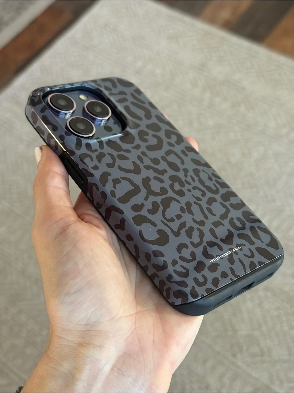 Cool Blue Grey Leopard Print MagSafe iPhone 14 Pro Case (Gloss Finish)